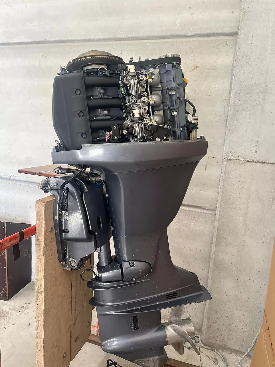 YAMAHA F100 4T OUTBOARD MOTOR