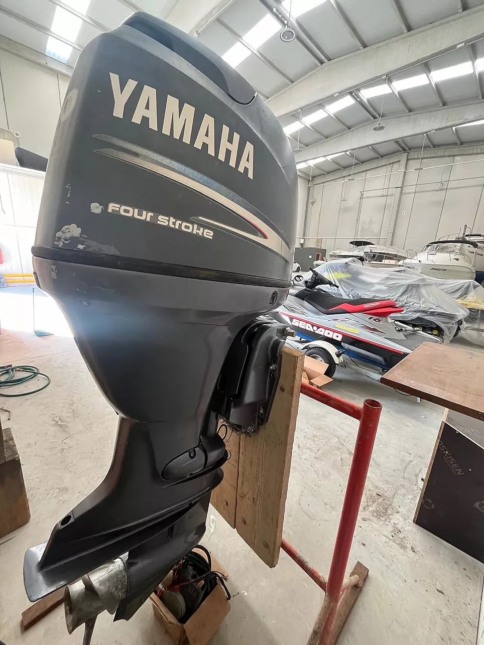 YAMAHA F100 4T OUTBOARD MOTOR